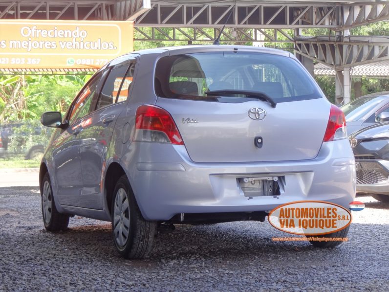 
								TOYOTA VITZ AÑO 2010 full									