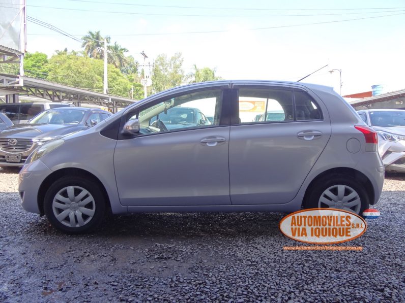 
								TOYOTA VITZ AÑO 2010 full									