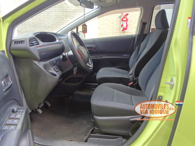 
								TOYOTA SIENTA AÑO 2015 full									