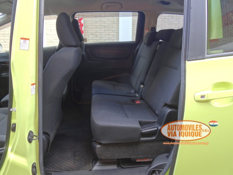 
								TOYOTA SIENTA AÑO 2015 full									