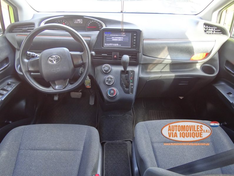 
								TOYOTA SIENTA AÑO 2015 full									