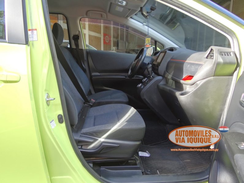 
								TOYOTA SIENTA AÑO 2015 full									