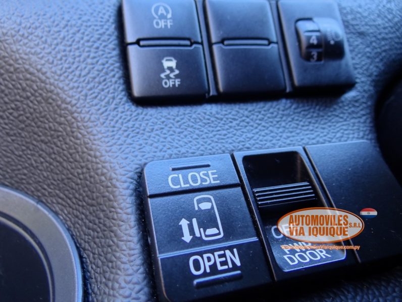 
								TOYOTA SIENTA AÑO 2015 full									