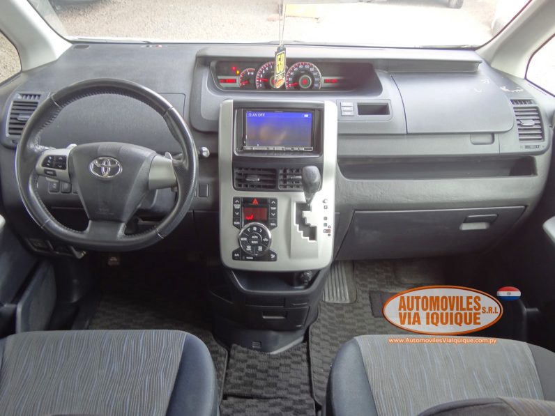 
								TOYOTA NOAH 2010 full									