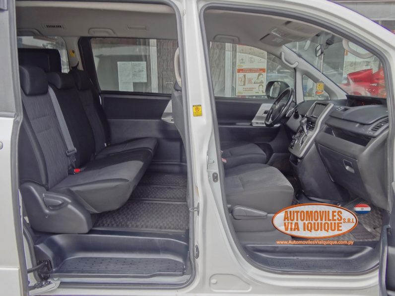 
								TOYOTA NOAH 2010 full									
