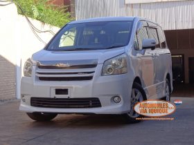 TOYOTA NOAH AÑO 2007