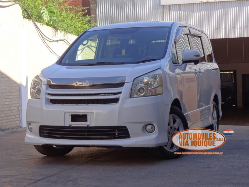 
								TOYOTA NOAH AÑO 2007 full									