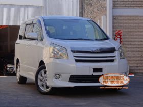 TOYOTA NOAH AÑO 2007