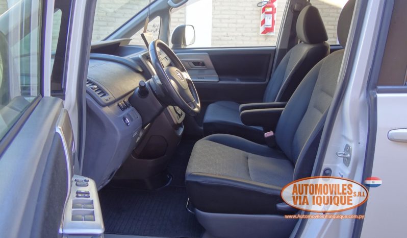 
								TOYOTA NOAH AÑO 2007 full									