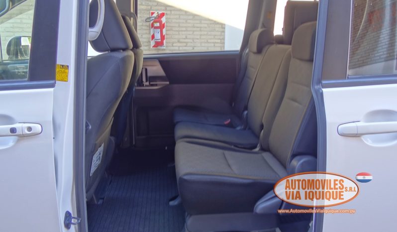 
								TOYOTA NOAH AÑO 2007 full									