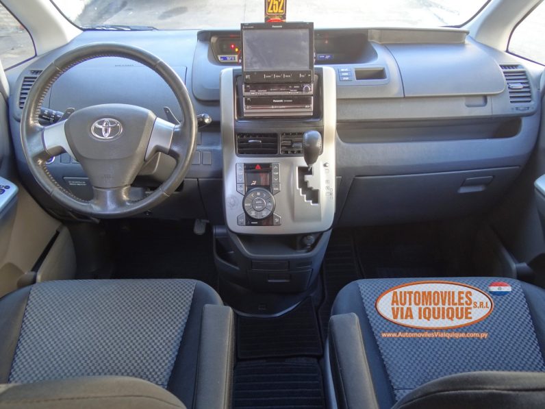 
								TOYOTA NOAH AÑO 2007 full									