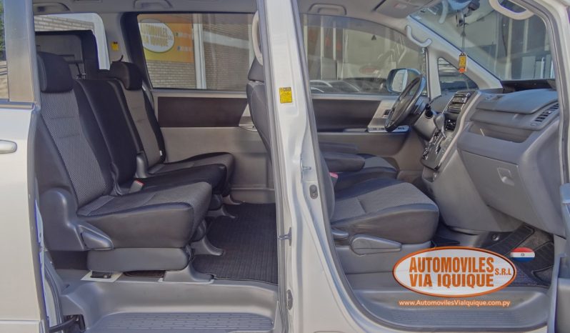 
								TOYOTA NOAH AÑO 2007 full									