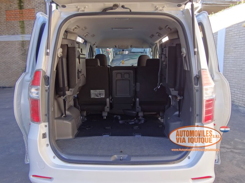 
								TOYOTA NOAH AÑO 2007 full									