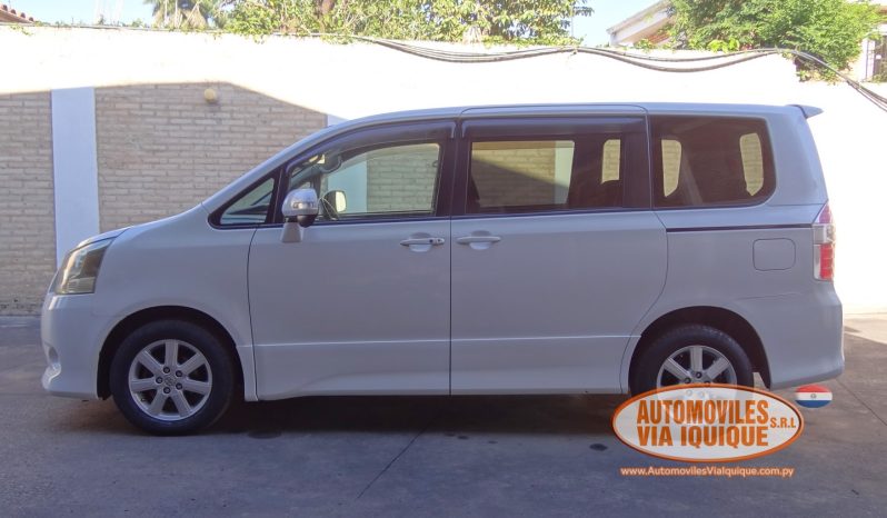 
								TOYOTA NOAH AÑO 2007 full									