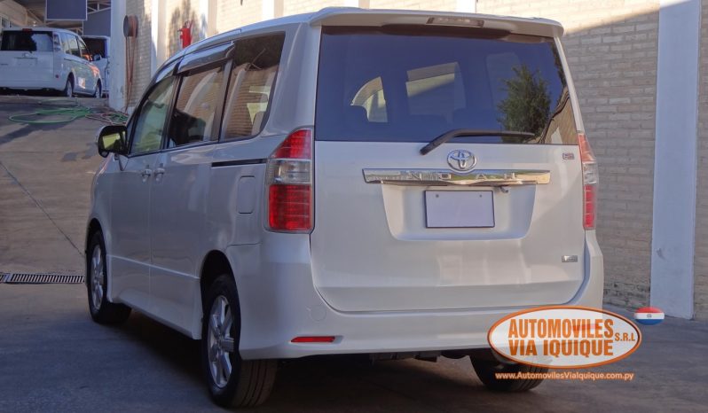 
								TOYOTA NOAH AÑO 2007 full									