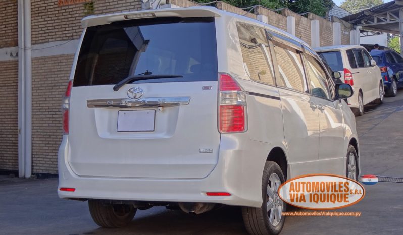 
								TOYOTA NOAH AÑO 2007 full									