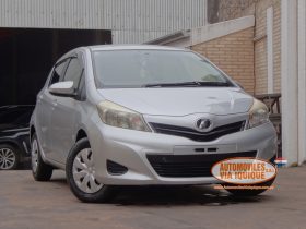 TOYOTA VITZ AÑO 2012