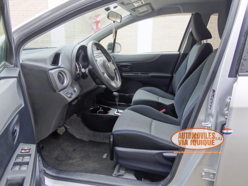 
								TOYOTA VITZ AÑO 2012 full									