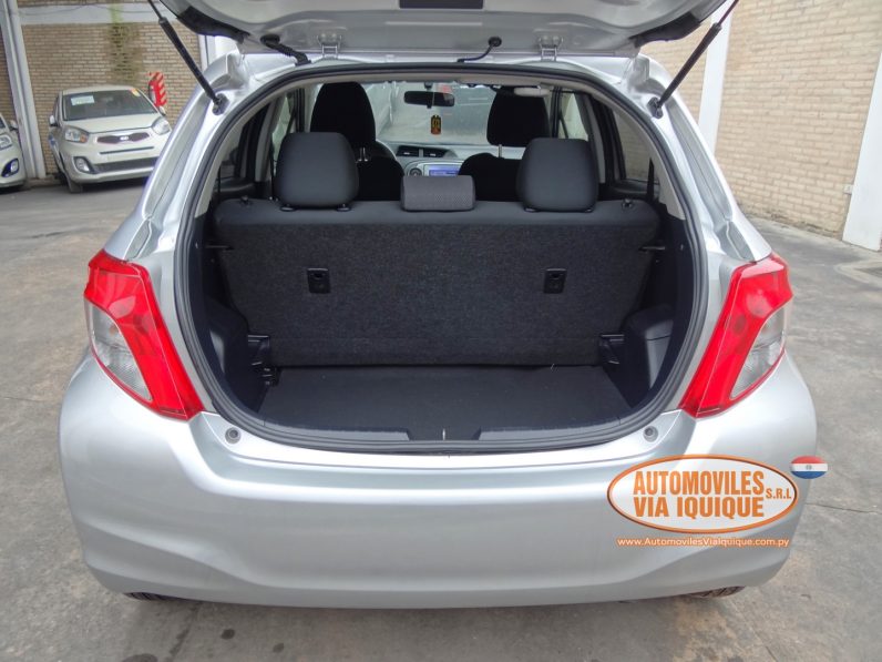 
								TOYOTA VITZ AÑO 2012 full									