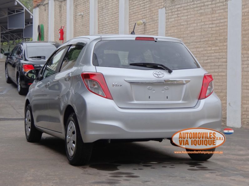 
								TOYOTA VITZ AÑO 2012 full									