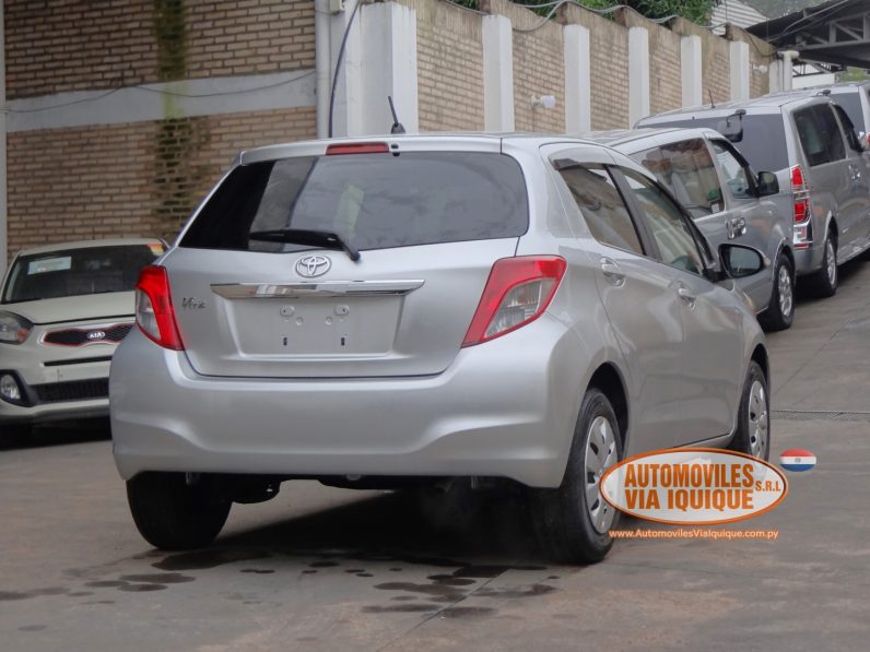 
								TOYOTA VITZ AÑO 2012 full									