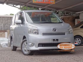TOYOTA VOXY AÑO 2008