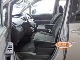 TOYOTA VOXY AÑO 2008
