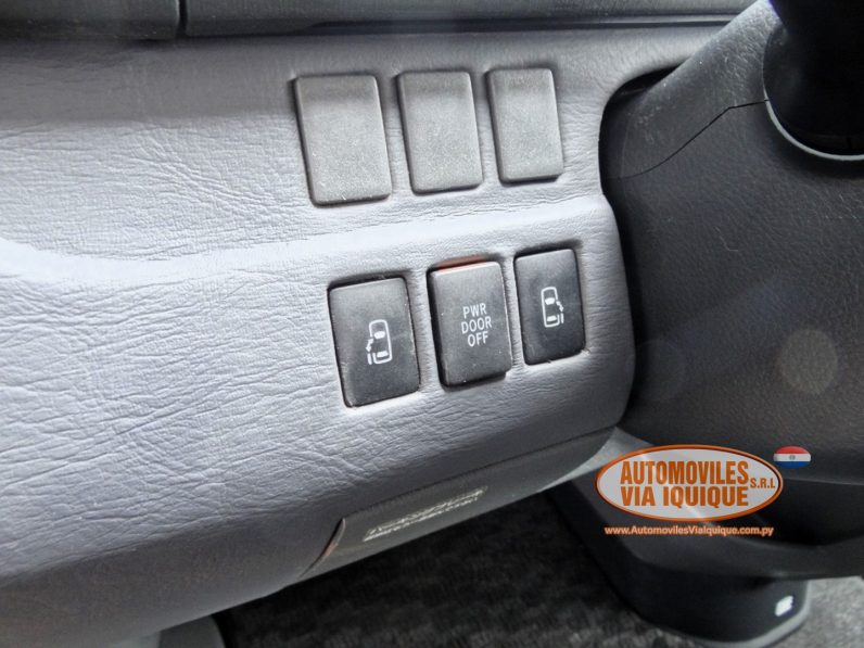 
								TOYOTA VOXY AÑO 2008 full									