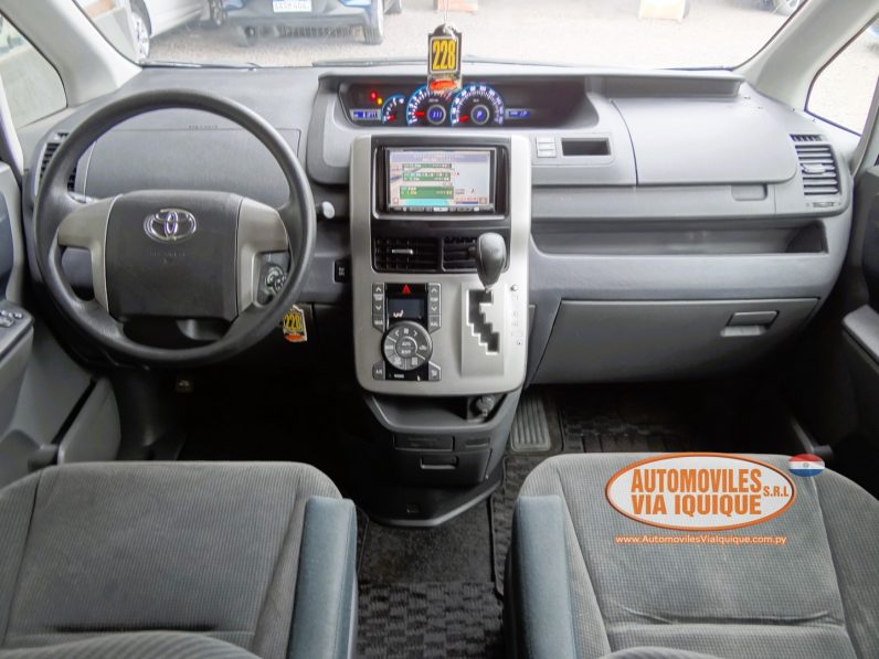 
								TOYOTA VOXY AÑO 2008 full									