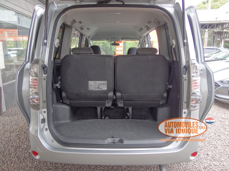 
								TOYOTA VOXY AÑO 2008 full									