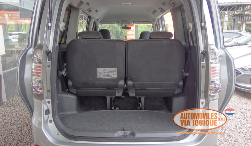 
								TOYOTA VOXY AÑO 2008 full									