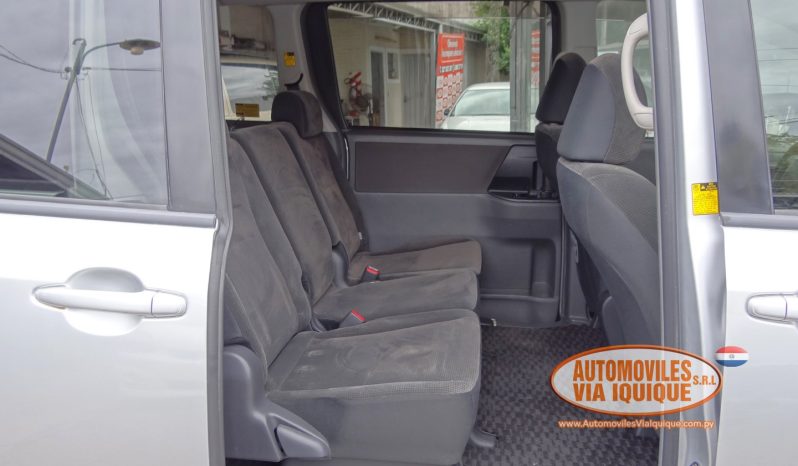 
								TOYOTA VOXY AÑO 2008 full									