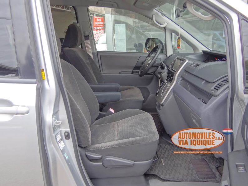 
								TOYOTA VOXY AÑO 2008 full									
