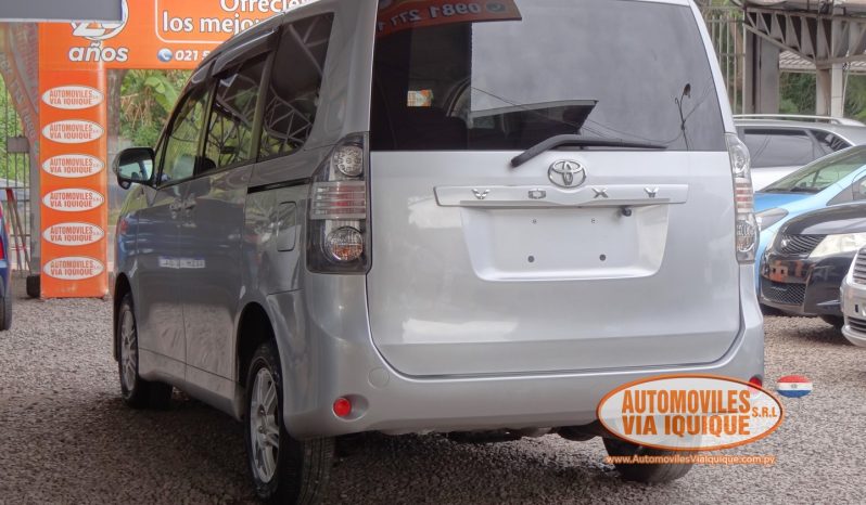 
								TOYOTA VOXY AÑO 2008 full									
