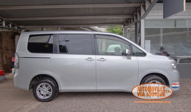 
								TOYOTA VOXY AÑO 2008 full									