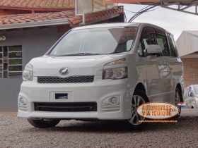 TOYOTA VOXY AÑO 2010