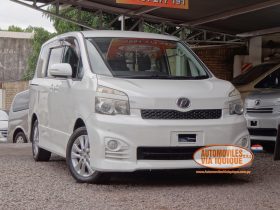 TOYOTA VOXY AÑO 2010