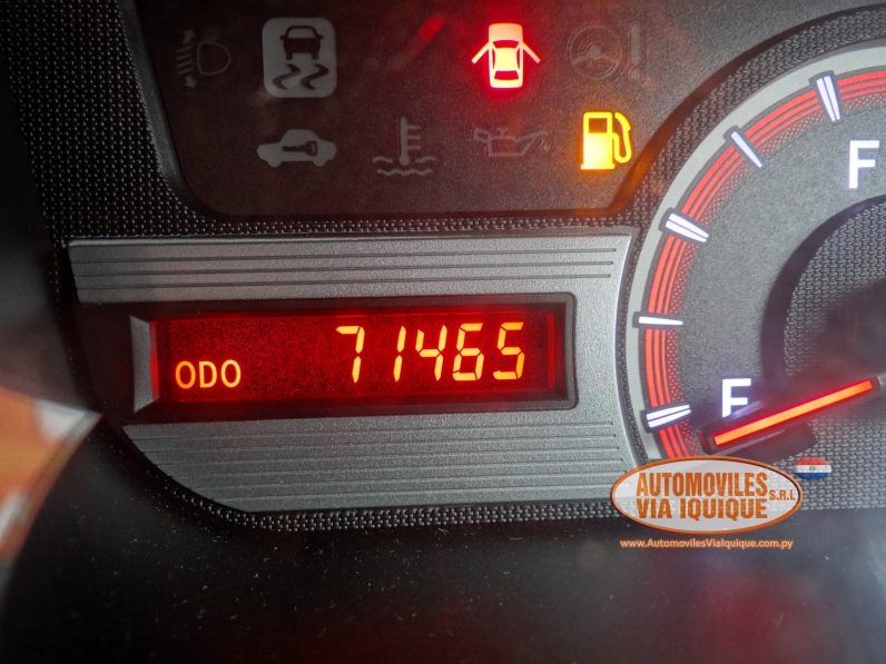 
								TOYOTA VOXY AÑO 2010 full									