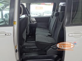 TOYOTA VOXY AÑO 2010