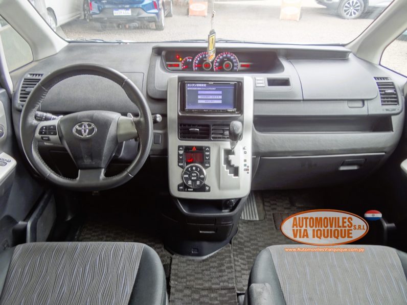 
								TOYOTA VOXY AÑO 2010 full									