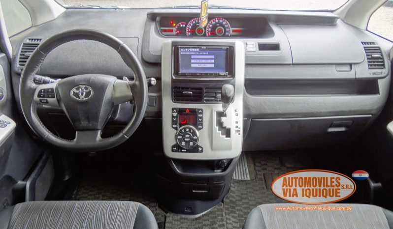 
								TOYOTA VOXY AÑO 2010 full									