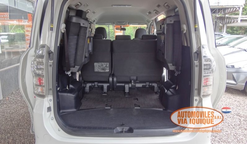 
								TOYOTA VOXY AÑO 2010 full									