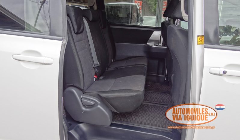 
								TOYOTA VOXY AÑO 2010 full									