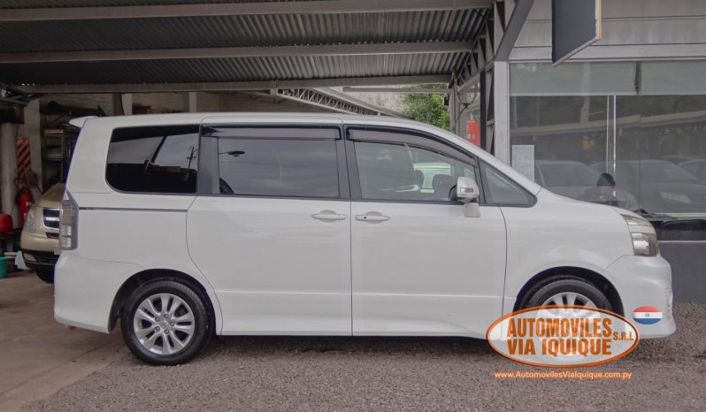 
								TOYOTA VOXY AÑO 2010 full									