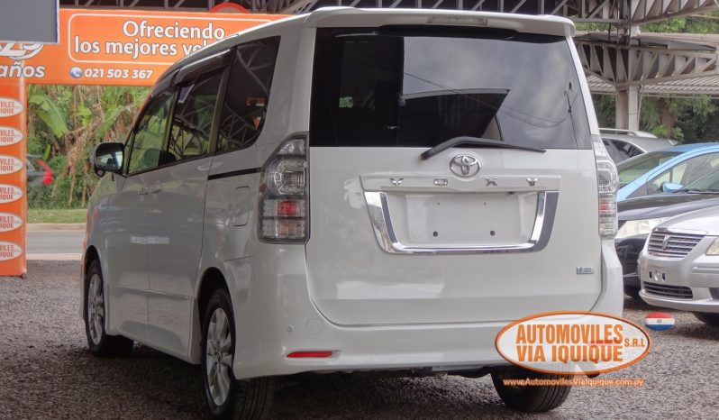 
								TOYOTA VOXY AÑO 2010 full									