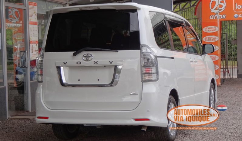 
								TOYOTA VOXY AÑO 2010 full									