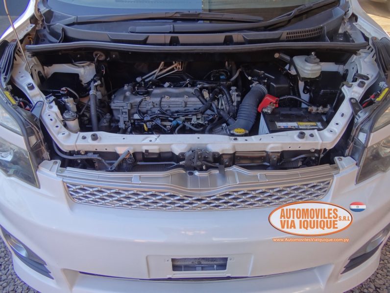 
								TOYOTA VOXY AÑO 2010 full									