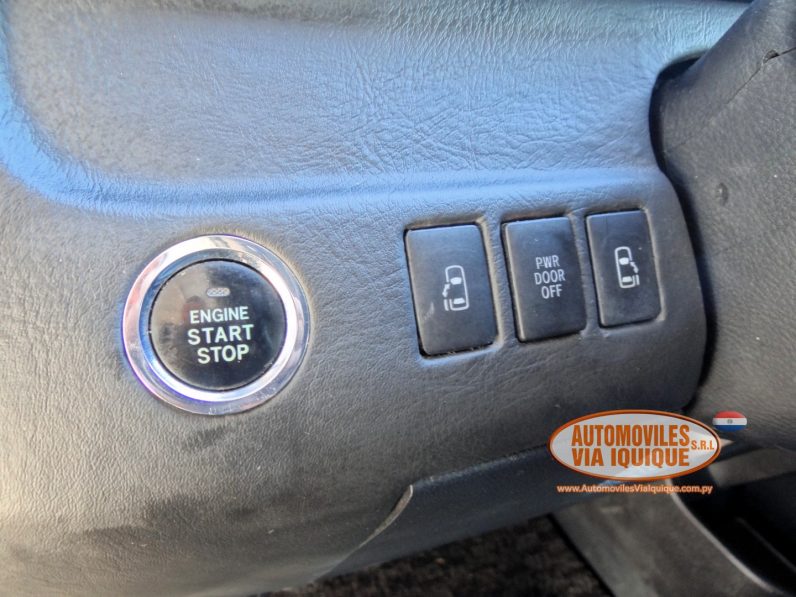 
								TOYOTA VOXY AÑO 2010 full									