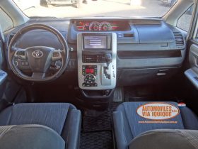 TOYOTA VOXY AÑO 2010