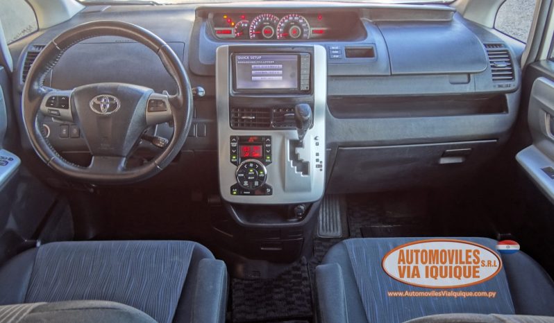
								TOYOTA VOXY AÑO 2010 full									